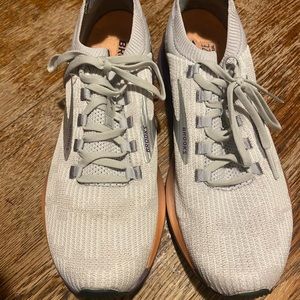 Brooks Levitate 3- size 9.5